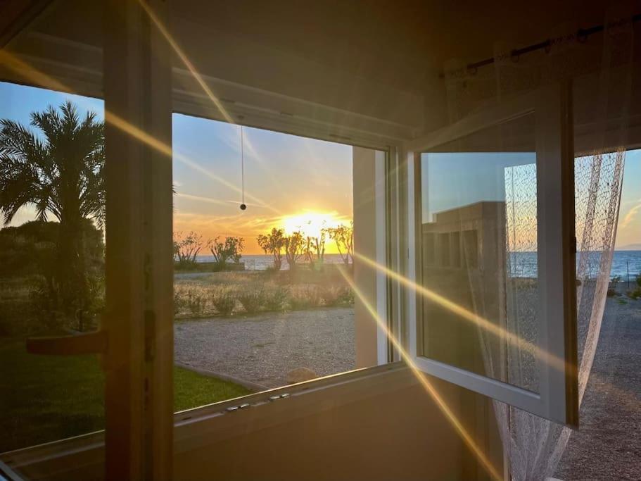 Lambou Beach Sunset Soroni Eksteriør billede