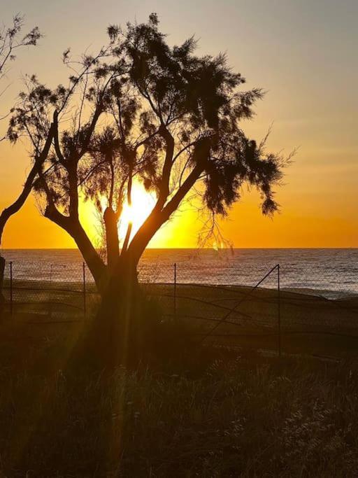 Lambou Beach Sunset Soroni Eksteriør billede