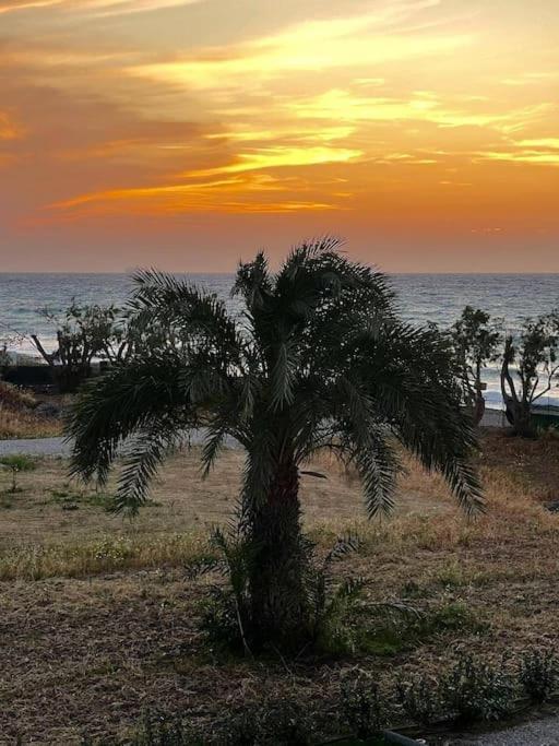 Lambou Beach Sunset Soroni Eksteriør billede