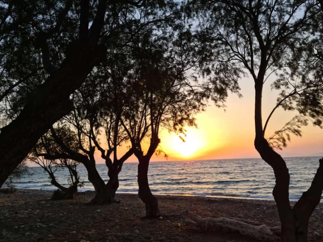 Lambou Beach Sunset Soroni Eksteriør billede