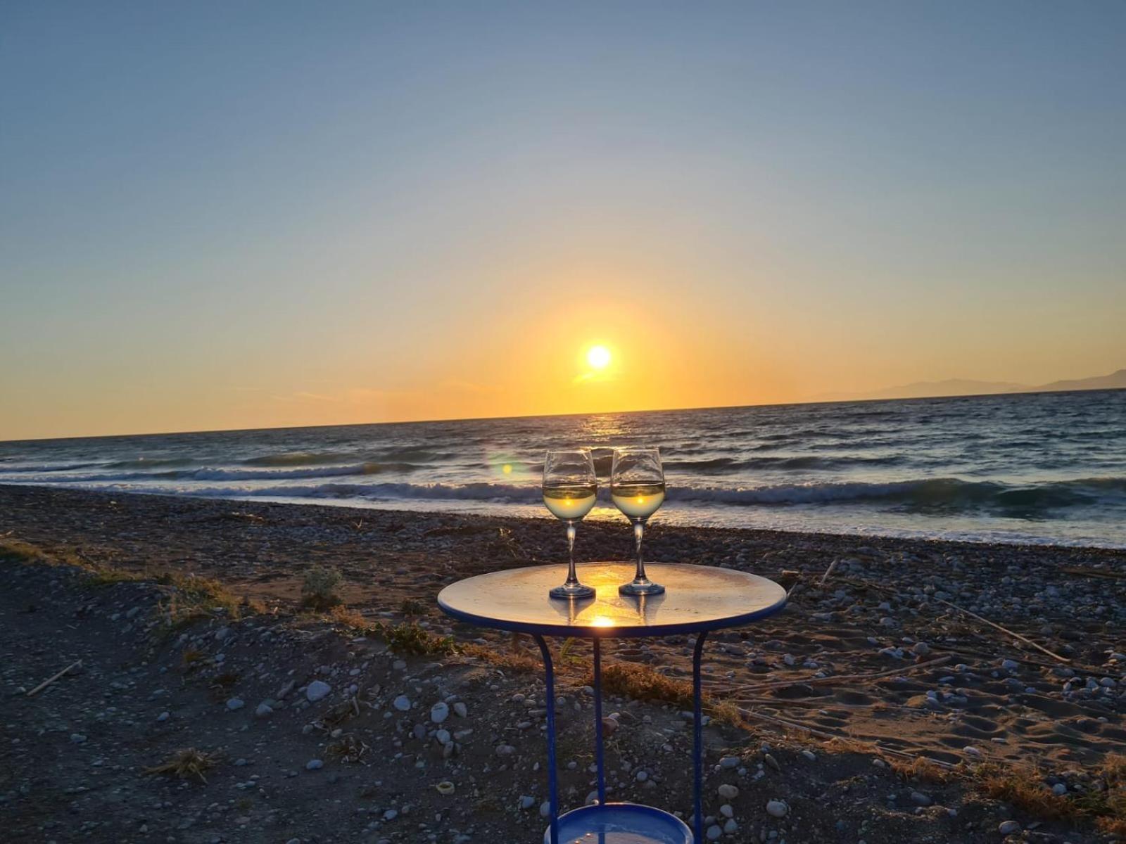 Lambou Beach Sunset Soroni Eksteriør billede