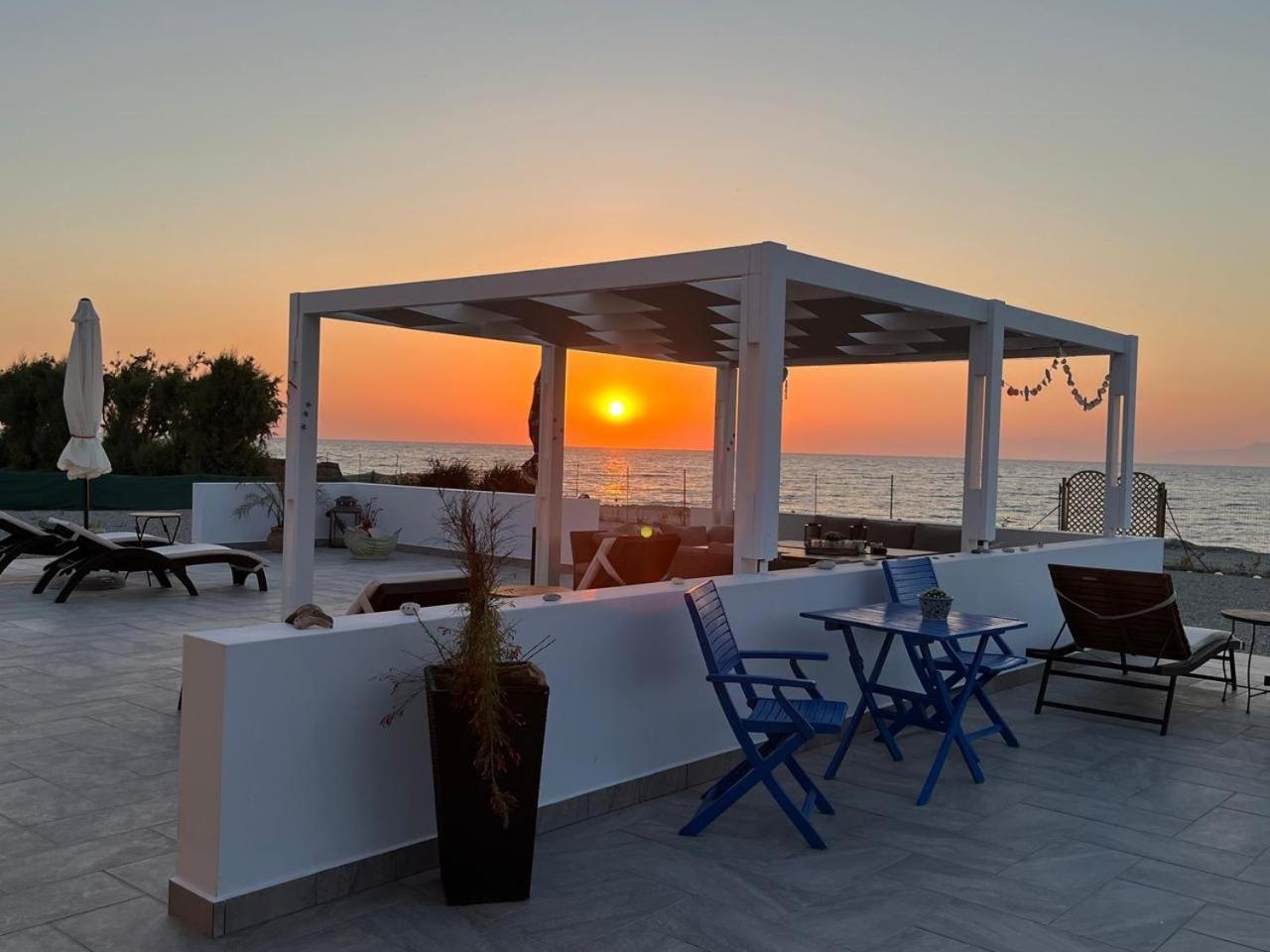 Lambou Beach Sunset Soroni Eksteriør billede